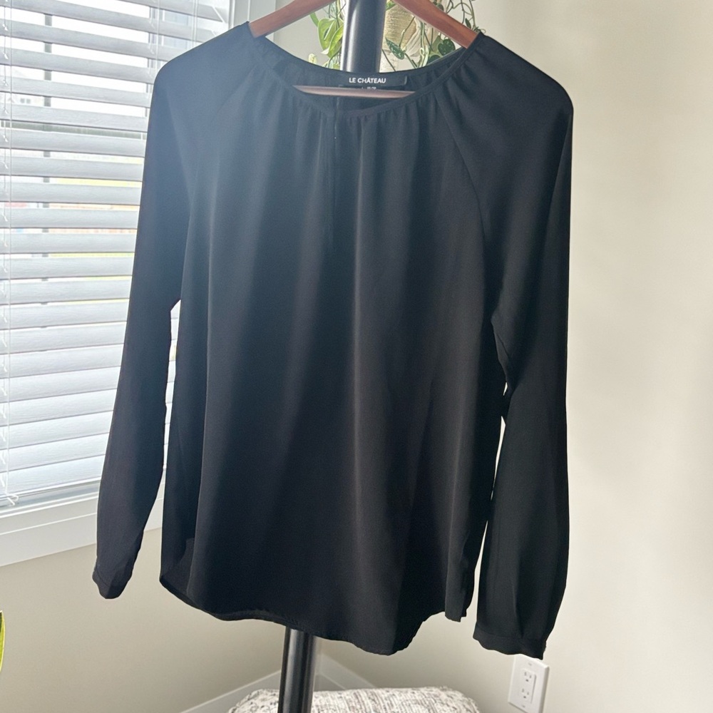 Le Chateau Black Long Sleeve Relaxed Blouse